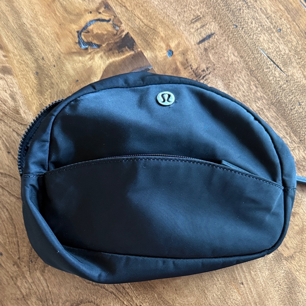 Black toiletry Lululemon bag like new